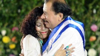 Rosario Murillo y el presidente Daniel Ortega. Foto: AFP/Rodrigo Arangua