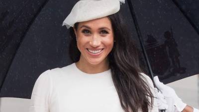 Meghan tiene alrededor de 12 a 14 semanas de embarazo.