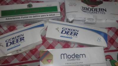 Cajas de cigarrillo son expuestas como prueba del decomiso realizado en el departamento de Ocotepeque.