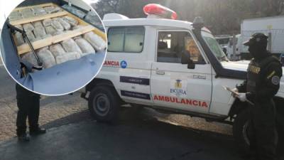 En esta ambulancia llevaban escondidos los paquetes de aparente marihuana.