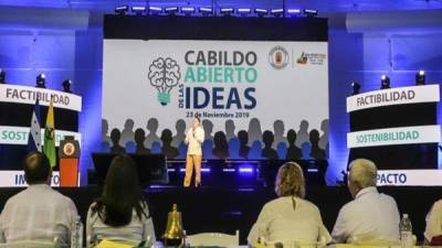 Ponencia. Armando Calidonio durante su participación en el cabildo abierto.