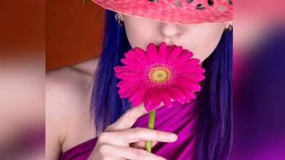 El azul-morado es otro de los colores de fantasía de moda, es ideal para jovencitas.