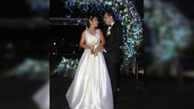 Javier Batres y Audrey Verdial se unieron en sagrado matrimonio luego de varios años de noviazgo. Los jóvenes se presentaron en el Hotel Copantl, donde al aire libre el pastor Javier Andino los unió en sagrado matrimonio. Los padres del novio, Jesús Batres y Lourdes Ramírez, junto con la madre de la novia, Carolina de Verdial, se encontraron en primera fila para ser testigos de esa promesa de amor y de la felicidad de la pareja.Enamorados. Audrey Verdial y Javier Batres, muy felices, se dieron el “sí”.