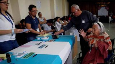 Los guatemaltecos tuvieron una tibia participación electoral.