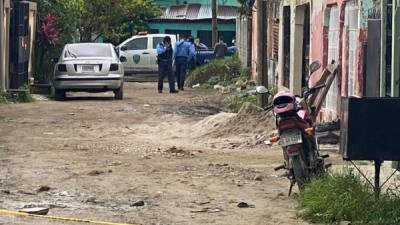 Agentes de las Policía Nacional en la escena donde culminó la persecución.