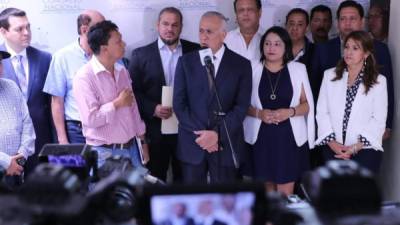 Mauricio Oliva informó la decisión en conferencia de prensa.