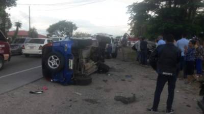 Los accidentados fueron auxiliados por los paramédicos esta tarde.