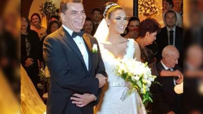 El político le juró amor eterno a su ahora esposa en el lujoso hotel Los Tajibos en Bolivia.