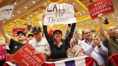 Seguidores del candidato republicano Donald Trump durante un acto de campaña en Las Vegas.