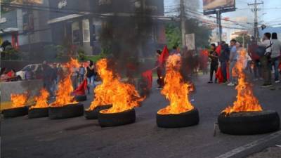 Las protestas se están desarrollando sin provocar daños, según se reporta.