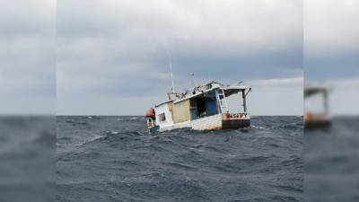 El bote “Wasany” se averió en alta mar. Los ocupantes pidieron ayuda por radio.