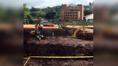 El Centro Cívico se construye sobre lo que antes se denominaba plaza la Democracia y plaza José Cecilio del Valle.