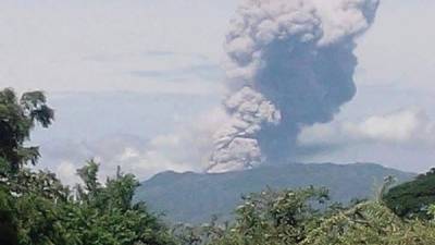 El coloso entró en actividad el pasado miércoles con expulsión de gases y cenizas, sin causar víctimas ni daños en las comunidades aledañas.