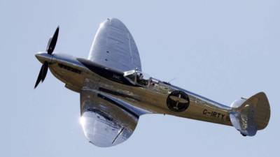 Tras sobrevolar la costa norte del Pacífico por Canadá, Alaska y Rusia, el Spitfire llegó a Japón durante los tifones.