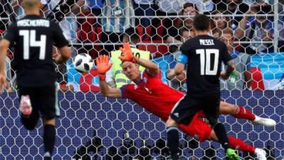 Además de ser portero, el islandés Hannes Halldorsson es cineasta. FOTO AFP