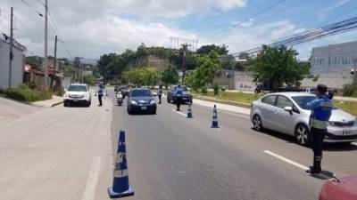 La circulación de vehículos en todo el país sigue siendo activa a pesar de las restricciones.