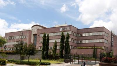 Vista general del edificio donde están las oficinas del Banco Centroamericano de Integración Económica (BCIE) en Tegucigalpa (Honduras).