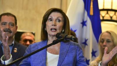 Nancy Pelosi, presidenta de la Cámara de Representantes de EEUU, durante su conferencia de prensa en Honduras.