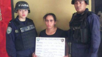 Sonia Urrea cuando fue detenida por las autoridades de la Policía Nacional de Honduras.