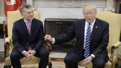 Donald Trump (d), con su homólogo argentino, Mauricio Macri (i), hoy 27 de abril en la Casa Blanca. Foto: EFE