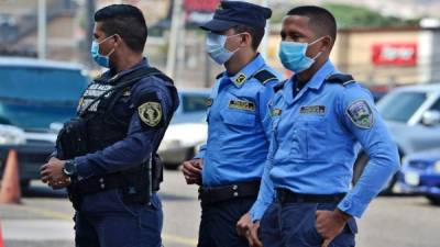 La Policía mantiene operativos en los distintos departamentos del país para evitar la circulación de la población.