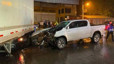 Del fuerte impacto el conductor murió al pegar con el timón.