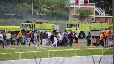 Los vuelos fueron suspendidos por un par de horas.