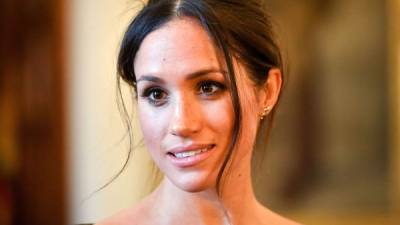 La duquesa de Sussex ha escandalizado por la forma en la que apareció en los British Fashion Awards 2018.