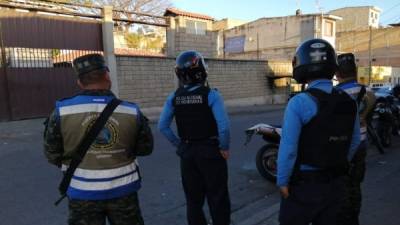 Las instalaciones de Transportes Lila amanecieron resguardadas por agentes de la Policía Nacional y de la Policía Militar del Orden Público.