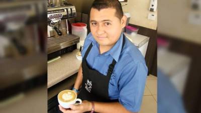 “Los dueños de cafeterías han visto la importancia del barista porque el significado es muy grande”, dice José Luis Herrera. Fotos: Melvin Cubas.
