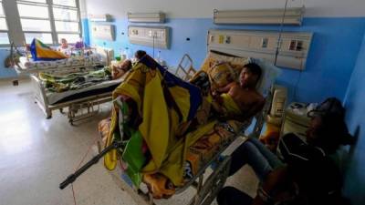 Más de 10.000 pacientes están en riesgo por el apagón en Venezuela, según la ONG Codevida. Foto: AFP