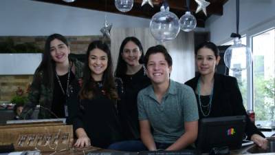 Ana Martínez, Andrea Handal, Laura Bautista, Anthony Wing y Marcela Mayén.