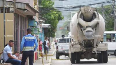 Familiares del fallecido lloraron desconsolados en el lugar del accidente.