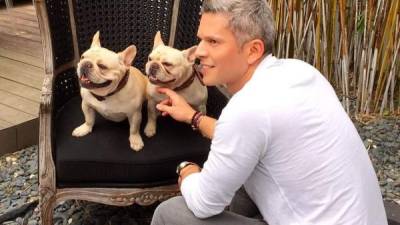 Rodner Figueroa con sus perros.