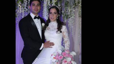Willy Alvarenga y Daniela Dieck se casan en espectacular recepción colmada de júbilo.