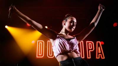 La semana pasada, la joven publicó el clip de ‘IDGAF‘, la quinta canción del álbum “Dua Lipa” que presentó el año pasado.