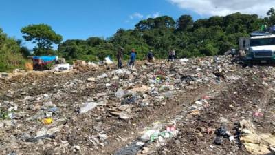 Los desechos al aire libre están provocando problemas respiratorios en los pobladores.