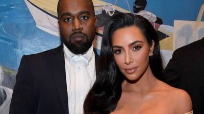 Después de un polémico inicio de campaña, Kanye arremetió contra su mujer, Kim Karadashian, con una extraña serie de publicaciones en Twitter.
