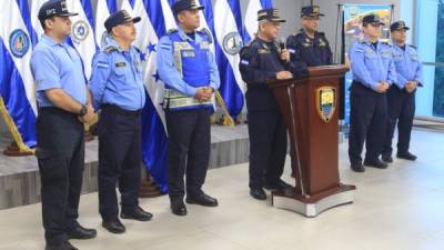 El inspector general de la Policía Nacional, Orlin Cerrato Cruz, en conferencia de prensa.
