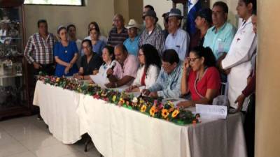 Miembros de la Plataforma para la Defensa de la Educación y Salud durante una comparecencia pública en Tegucigalpa. Foto de archivo.