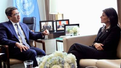 El presidente Juan Orlando Hernández con la embajadora de Estados Unidos ante la ONU.