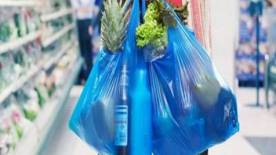 Consumir plástico empieza a costar dinero en un Japón.