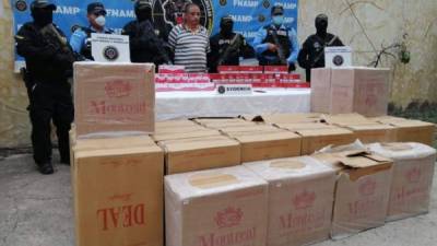 Al momento de la captura a Benito le decomisaron 49 cajas con más de 100 paquetes de cigarrillos de distintas marcas, un teléfono celular y un vehículo tipo pick up.