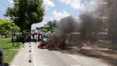 Varios de los manifestantes andaban encapuchados para no ser identificados.