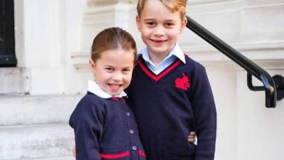 La segunda hija de los duques de Cambridge inicio la escuela en el exclusivo instituto Thomas Battersea, donde también estudia su hermano mayor, el príncipe George.