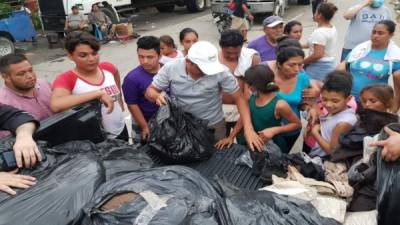 Llevando víveres a la población afectada por el agresivo paso de Eta en el Valle de Sula.