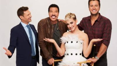 Los cantantes Lionel Richie, Katy Perry y Luke Bryan son los jueces de la nueva temporada. Pese a las acusaciones de acoso en su contra, Ryan Seacrest regresa para moderar el reality show.