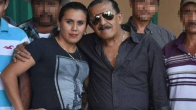 Francisco Roberto López aparece en esta imagen junto con su esposa.