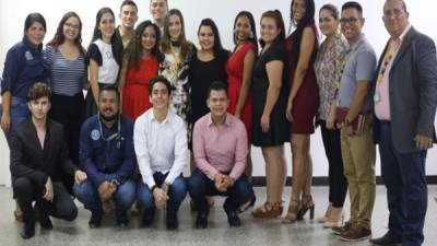 Presentación. El elenco participante en el cortometraje fueron los alumnos de la clase de Televisión 1, del primer período académico 2019.