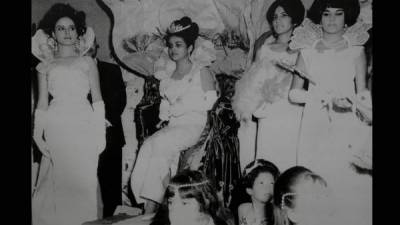 María Koritza, reina de 1965, con María Eugenia Luque de Abufele, soberana juniana 1996. Ambas, bellísimas señoritas de sociedad de la época. Ahora, honorables damas sampedranas.